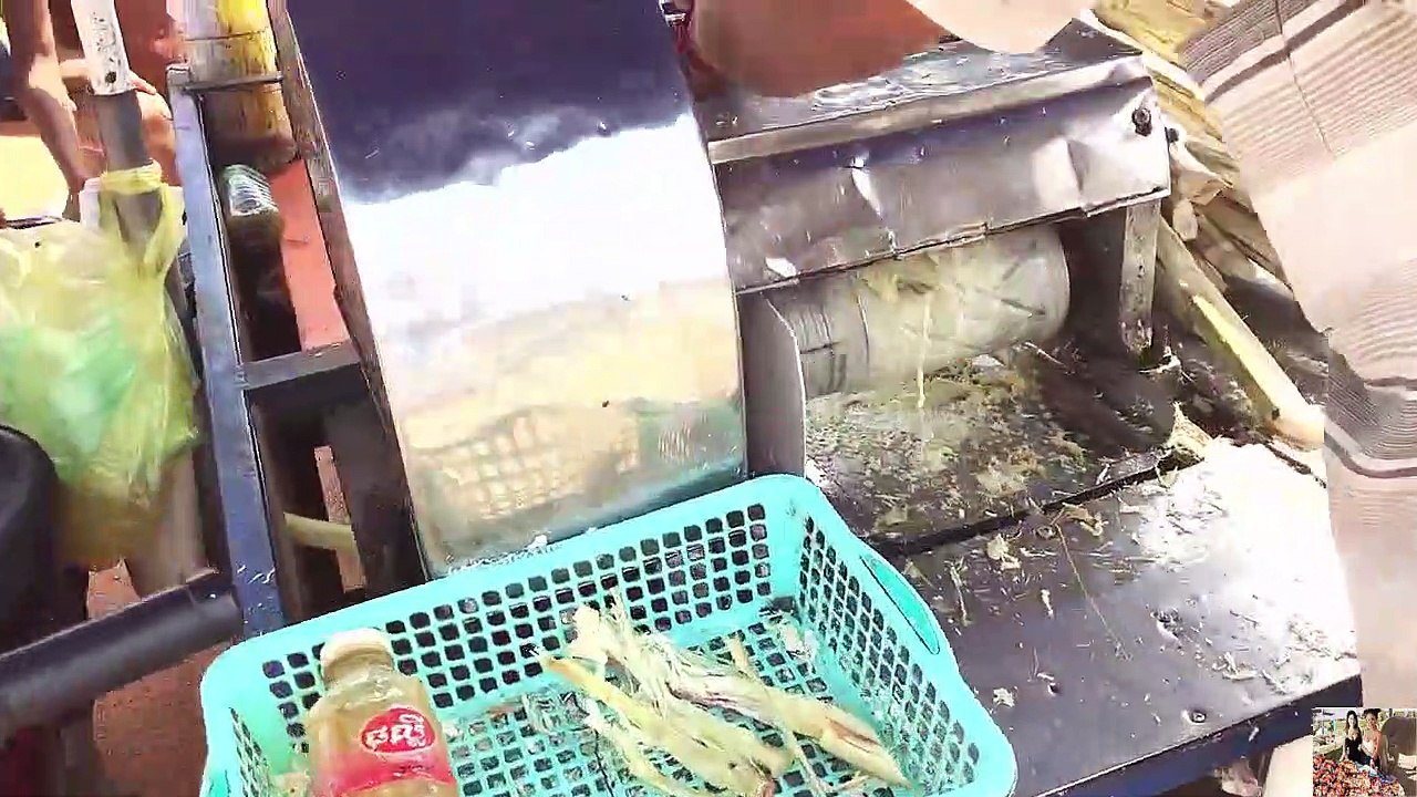 Village Food Factory - Amazing corn juice by a old man - Corn juice