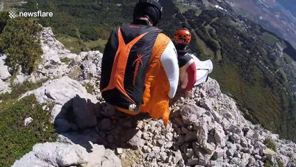 Group makes incredible wingsuit jump at Icarus Cup 2018