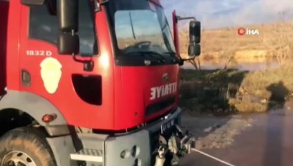 Mardin'de Sağanak Yağış Nedeniyle Öğrenci Servisi Suda Mahsur Kaldı