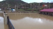 Mutki'de Hayat Durdu...sel Suları ve Heyelan Nedeniyle 85 Yerleşim Yerine Ulaşım Sağlanamıyor