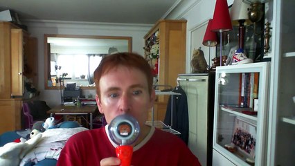 Wiwi égratigne "more than a miracle" de MNEK