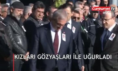 Kızları gözyaşları içerisinde uğurladı