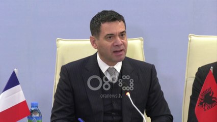 Ora News - Firmoset marrëveshja për rikonstruksionin e konvikteve në kampusin universitar të Tiranës