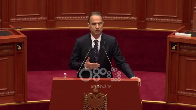 Ora News - Rrëzohen propozimet e LSI-se per arsimin, Opozita ikën