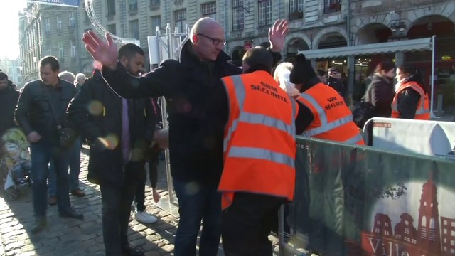 Les marchés de Noël français renforcent leur sécurité après l'attentat de Strasbourg