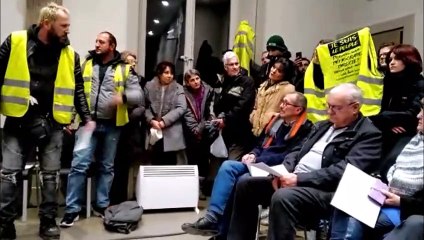 Des gilets jaunes interrompent le conseil municipal de Besançon