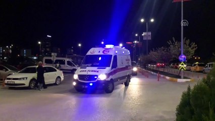 Télécharger la video: Mersin'de trafik kazası: 1 polis şehit, 2'si polis 8 kişi yaralı (2)