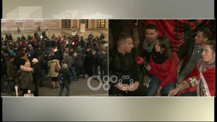 Ora News - Denoncimi: Studentëve protestues u janë ofruar Iphone X. Nuk tërhiqemi!
