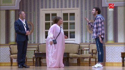 #مسرح_مصر | شاهد رد فعل أشرف عبد الباقي عند دخول الميرغني المسرح بفستان