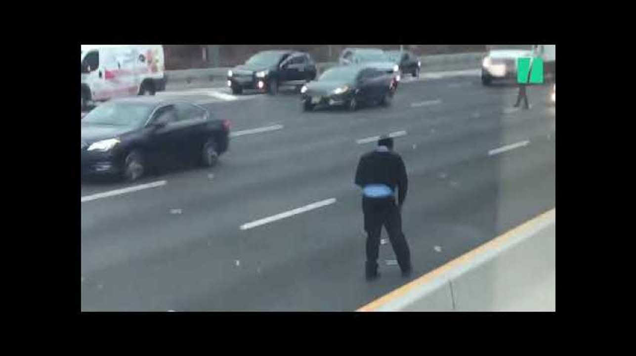 Une pluie de billets provoque accidents et bouchons sur une autoroute américaine