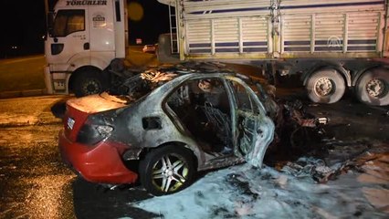 Tırla Çarpışan Lüks Otomobil Yandı: 1 Yaralı