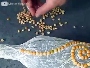 Decorating with your own hands a glass bottle