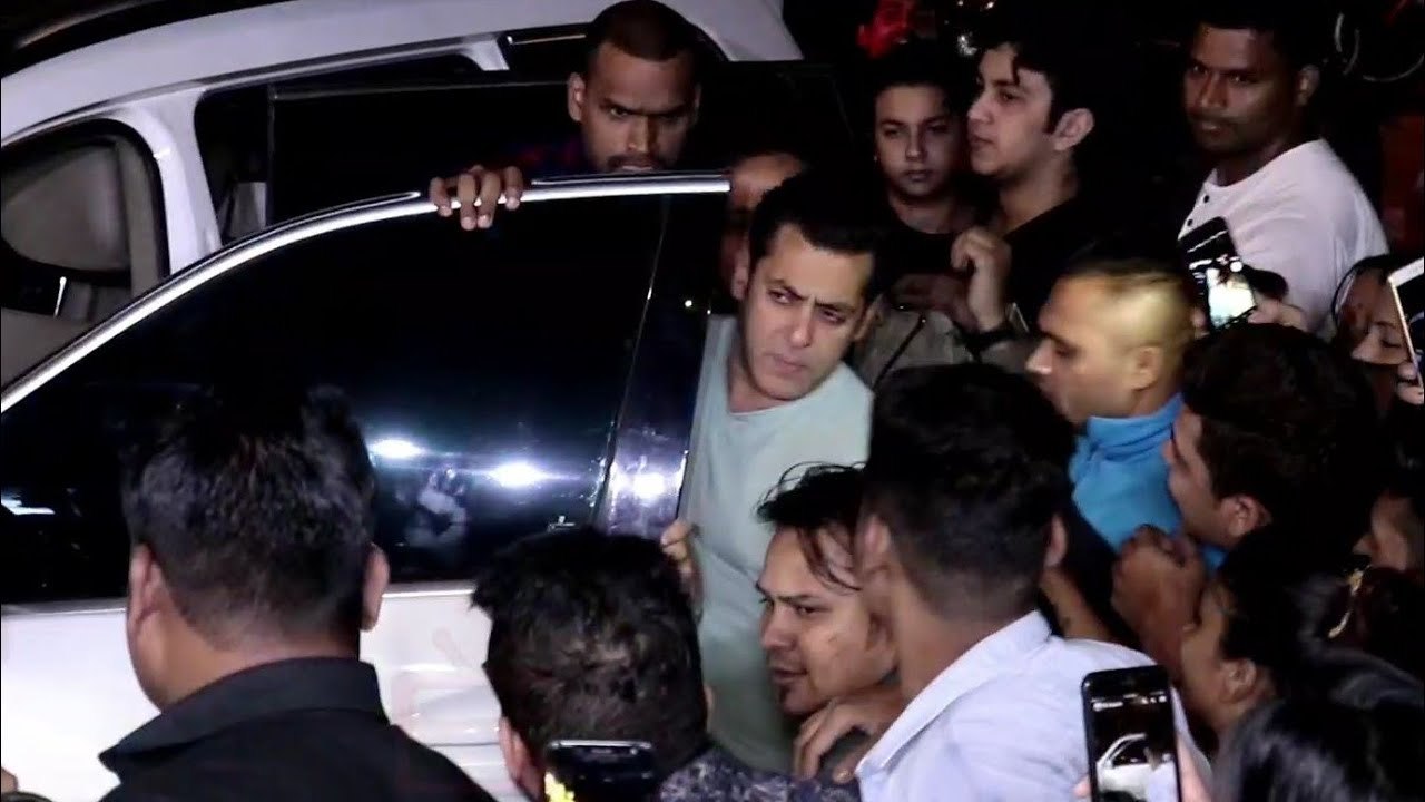Salman Khan, Sonakshi Sinha Others Celebrate Zaheer Iqbal Birthday At Arth Bandra