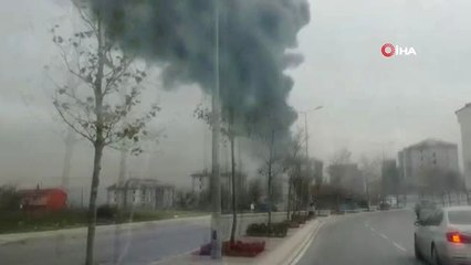 Arnavutköy'de 3 Katlı Sünger Fabrikasında Yangın Çıktı