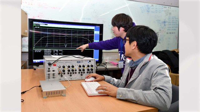[기업] KT, 국내 최초 차량 사물통신 단말기 개발 / YTN