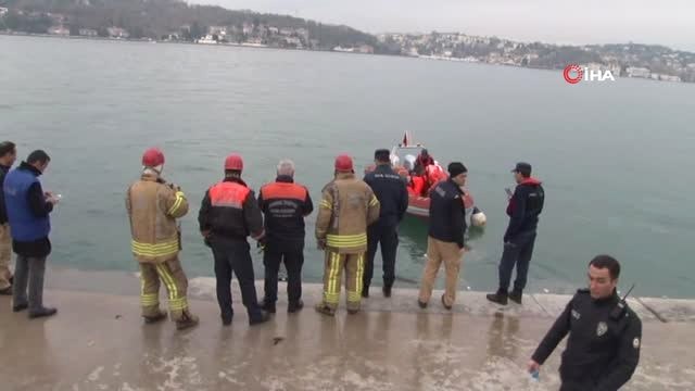 Kanlıca Sahili'nde Sürücüsünün Direksiyon Hakimiyetini Kaybettiği Bir Araç Denize Uçtu.