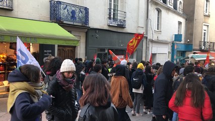 Les lycéens mettent l’ambiance avant la manifestation intersyndicale