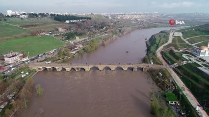 Baraj kapağının kırılmasıyla meydana gelen sel havadan görüntülendi