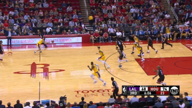 NBA: LeBron rises for emphatic dunk