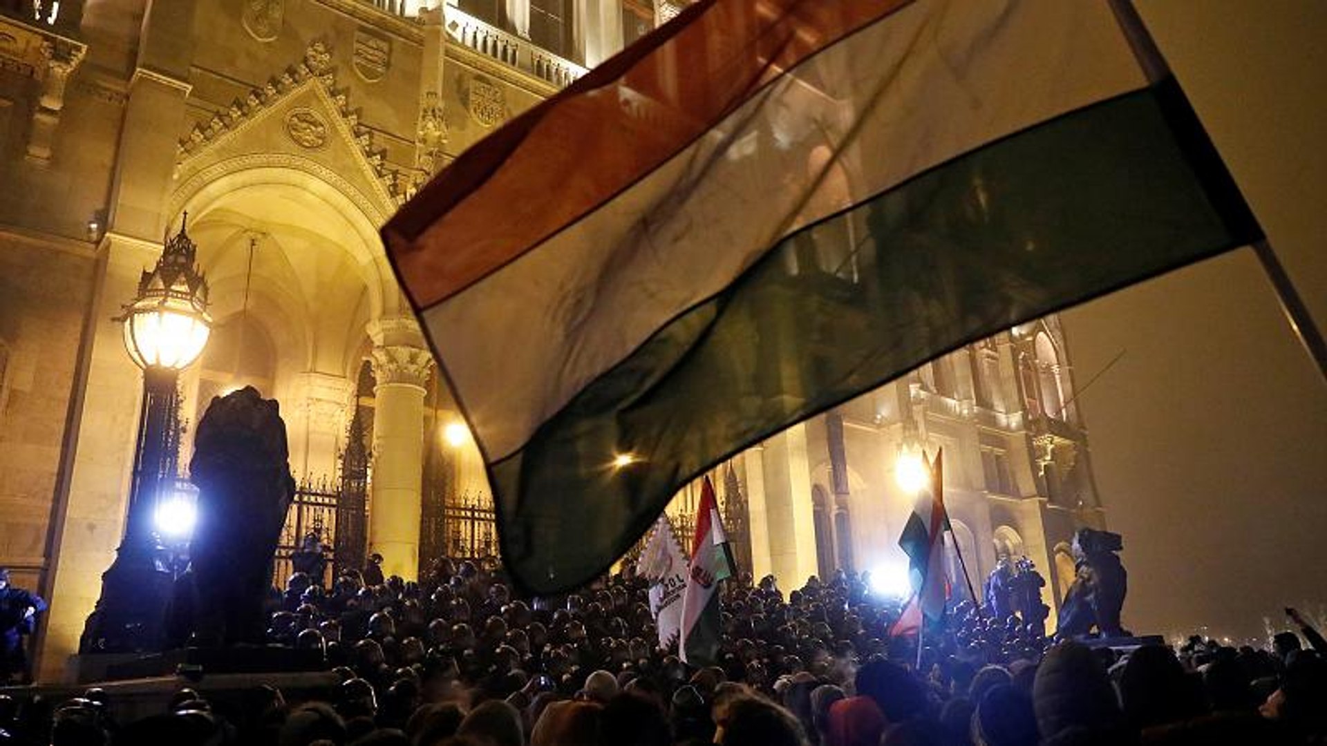⁣En Hongrie, la mobilisation contre la loi sur le temps de travail se poursuit