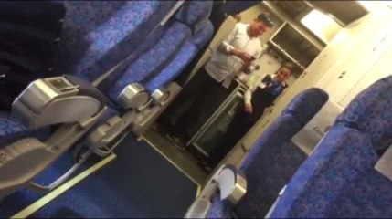 Il se prend en photo avec son preneur d’otages: la scène folle a été filmée