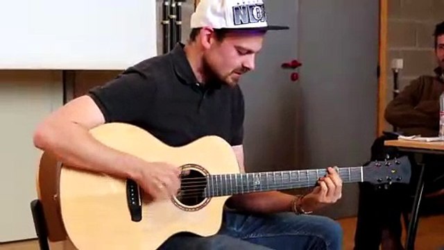 Sébastien Hogge reprend Isn't She Lovely? de Stevie Wonder à la façon picking