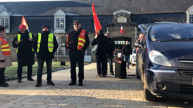 La CGT se mobilise devant la mairie de Flers