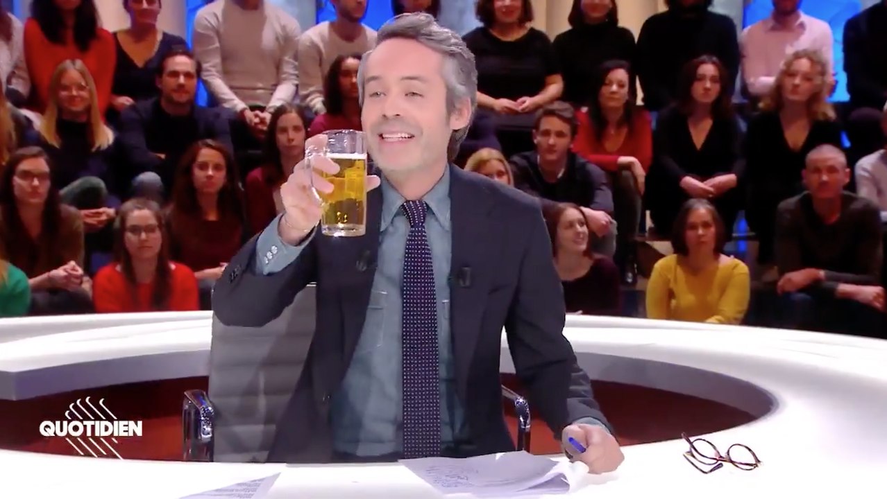 Yann Barthès rend hommage à Strasbourg en buvant une bière dans l'émission Quotidien