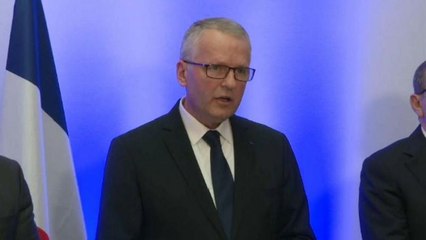 Macron in raccoglimento a Strasburgo; indagini sulla rete di Chekatt