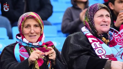 Trabzonspor fanatik kız kardeşleri futbolcularla buluşturdu