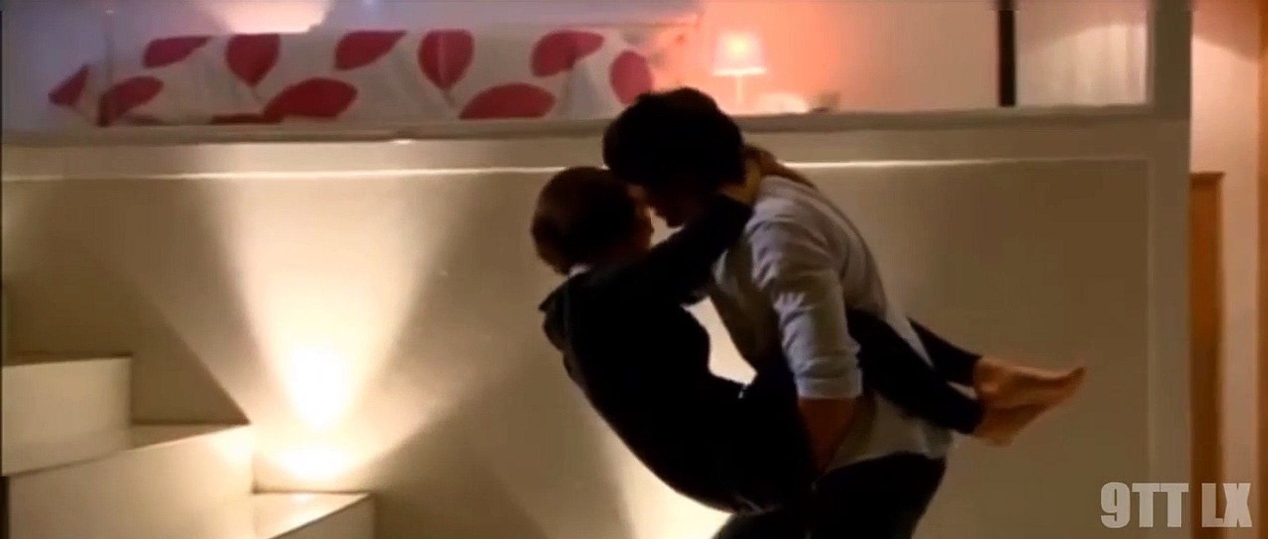 舌が触れる本物のキスシーン 9 Video Dailymotion