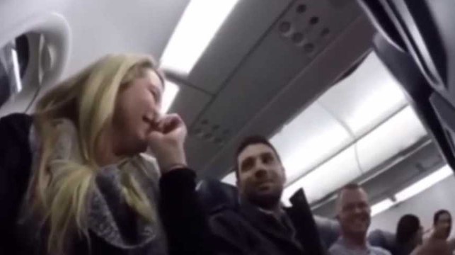 “Tu as gagné le jackpot” : un pilote annonce à un passager qu'il va être papa