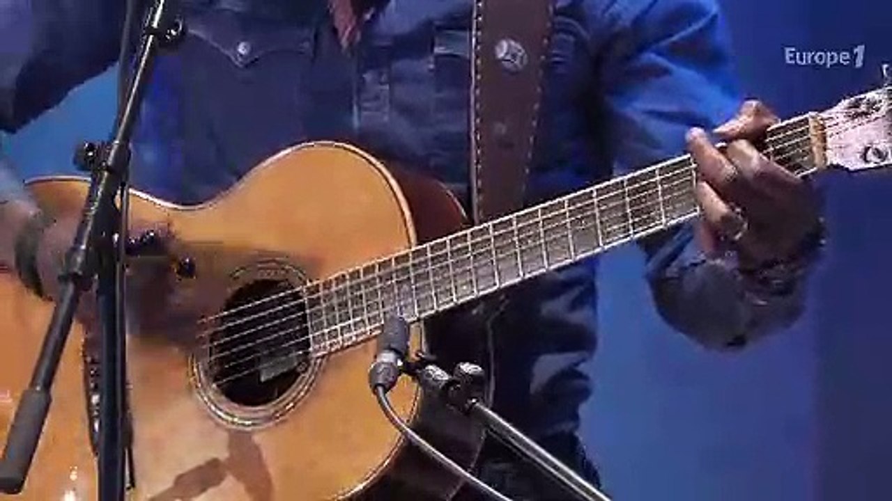 Tété chante en live "À la faveur de l'automne" sur Europe 1