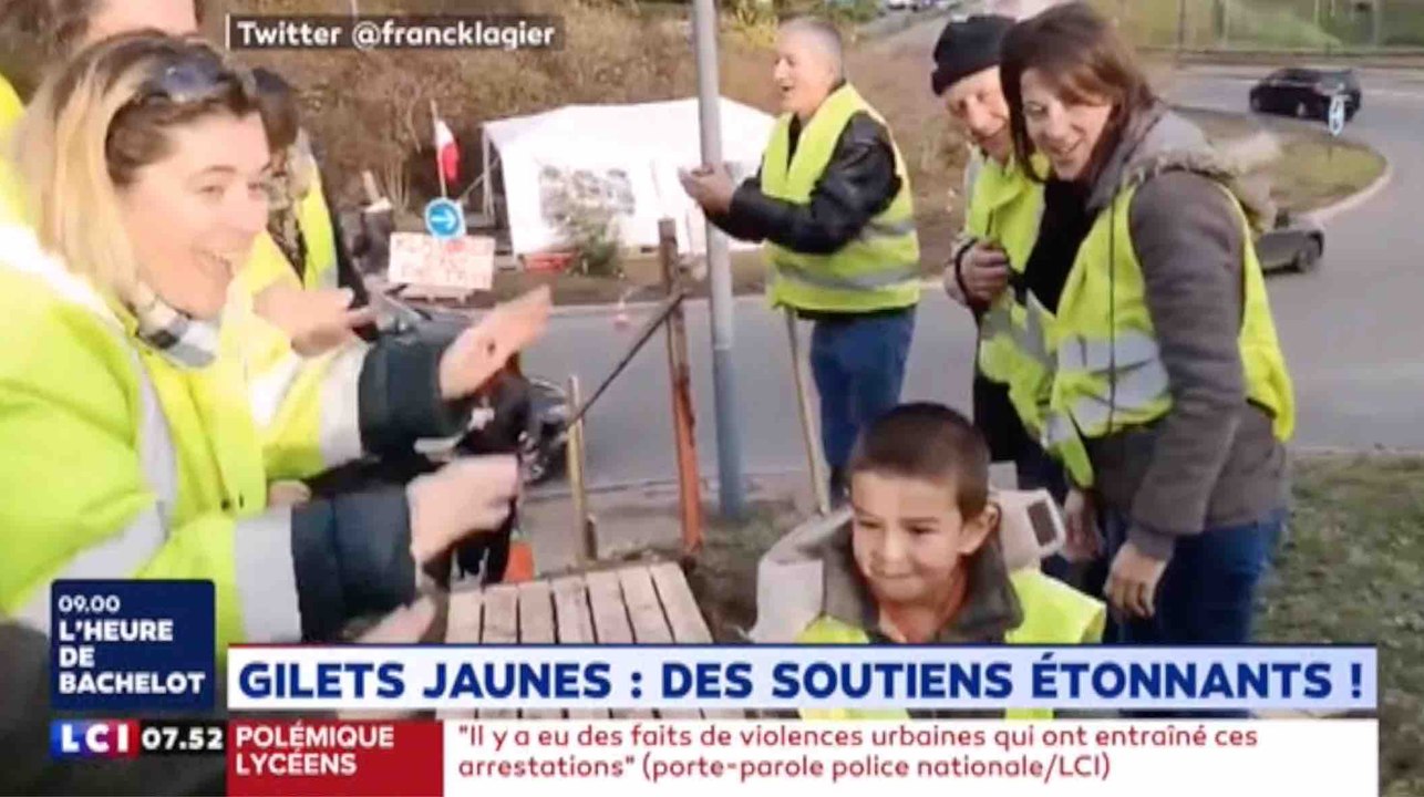 Cet enfant fête son anniversaire avec les "Gilets Jaunes" - ZAPPING ACTU HEBDO DU 15/12/2018