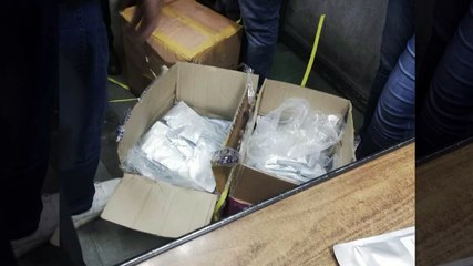 إحباط تهريب 204 آلاف عدسة لاصقة بمطار القاهرة
