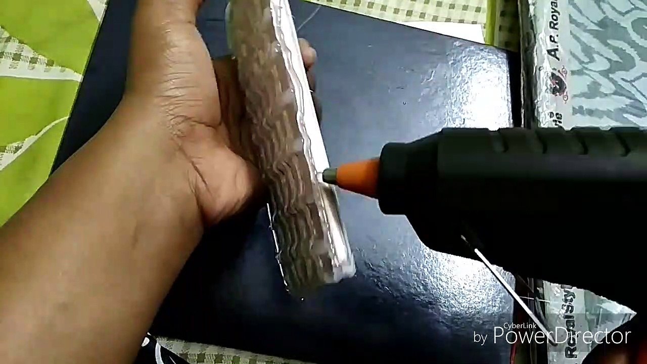 DIY mobile cover with hot glue gun