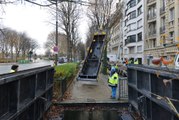 Entrée et sortie des bateaux -vannes du musée des égouts à Paris