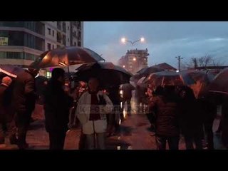 Shkodranët nuk pyesin për shiun  - Top Channel Albania - News - Lajme