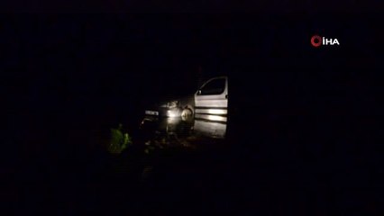 Irmak Kenarında Sohbet Ederlerken Suyun Ortasında Mahsur Kaldılar