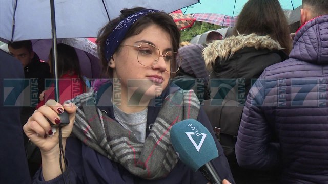 STUDENTET NUK TERHIQEN, PROTESTOJNE EDHE NEN SHI PARA QEVERISE - News, Lajme - Kanali 7