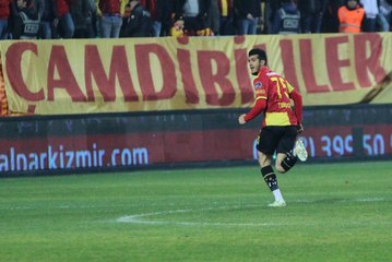 Yırtık Çorap Modasına, Göztepeli Tayfur Bingöl de Katıldı