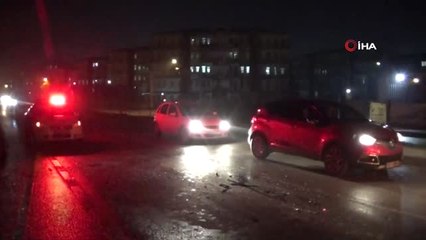 İnegöl'de 3 Araç Birbirine Girdi: 5 Yaralı