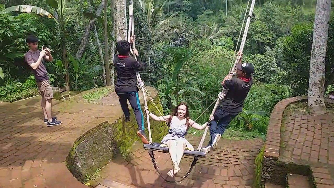 Gilaaa_Satu_Ayunan_Bertiga