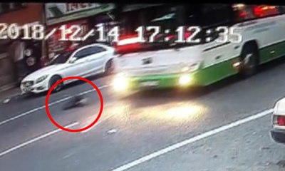 Otobüsün çocuğa çarpma anı kamerada