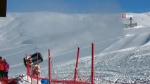 Uludağ'da pistlerdeki kar kalınlığı suni kar ile yükseltildi