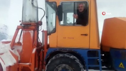 Hakkari’de köy ve mezra yolları ulaşıma açıldı