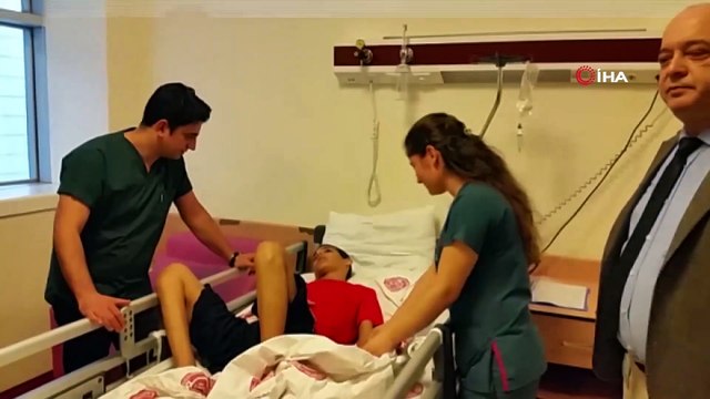 Çocuğun Midesinden Çıkanlar Şoke Etti: Plastik Kablolar, Eldivenler...