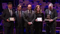 Los Colegios Farmacéuticos de Madrid y Barcelona reciben un premio por su labor solidaria
