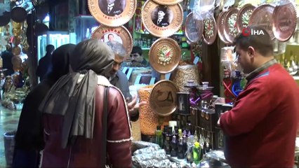 Cumhurbaşkanı Erdoğan işlemeli bakır tepsilere ilgi