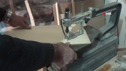 Erzincan'da Saz Üstatları İçin 30 Yıldır Bağlama Üretiyor